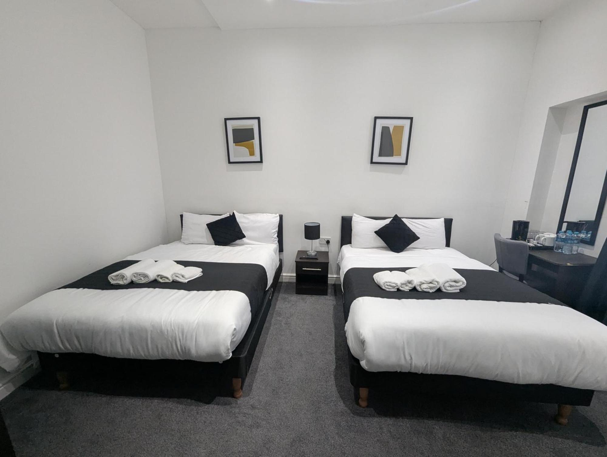 Oyo Firs Lodge London Heathrow Χάνσλοου Εξωτερικό φωτογραφία