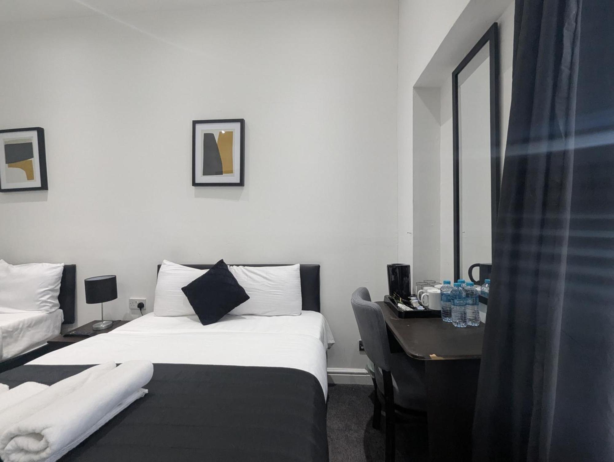 Oyo Firs Lodge London Heathrow Χάνσλοου Εξωτερικό φωτογραφία