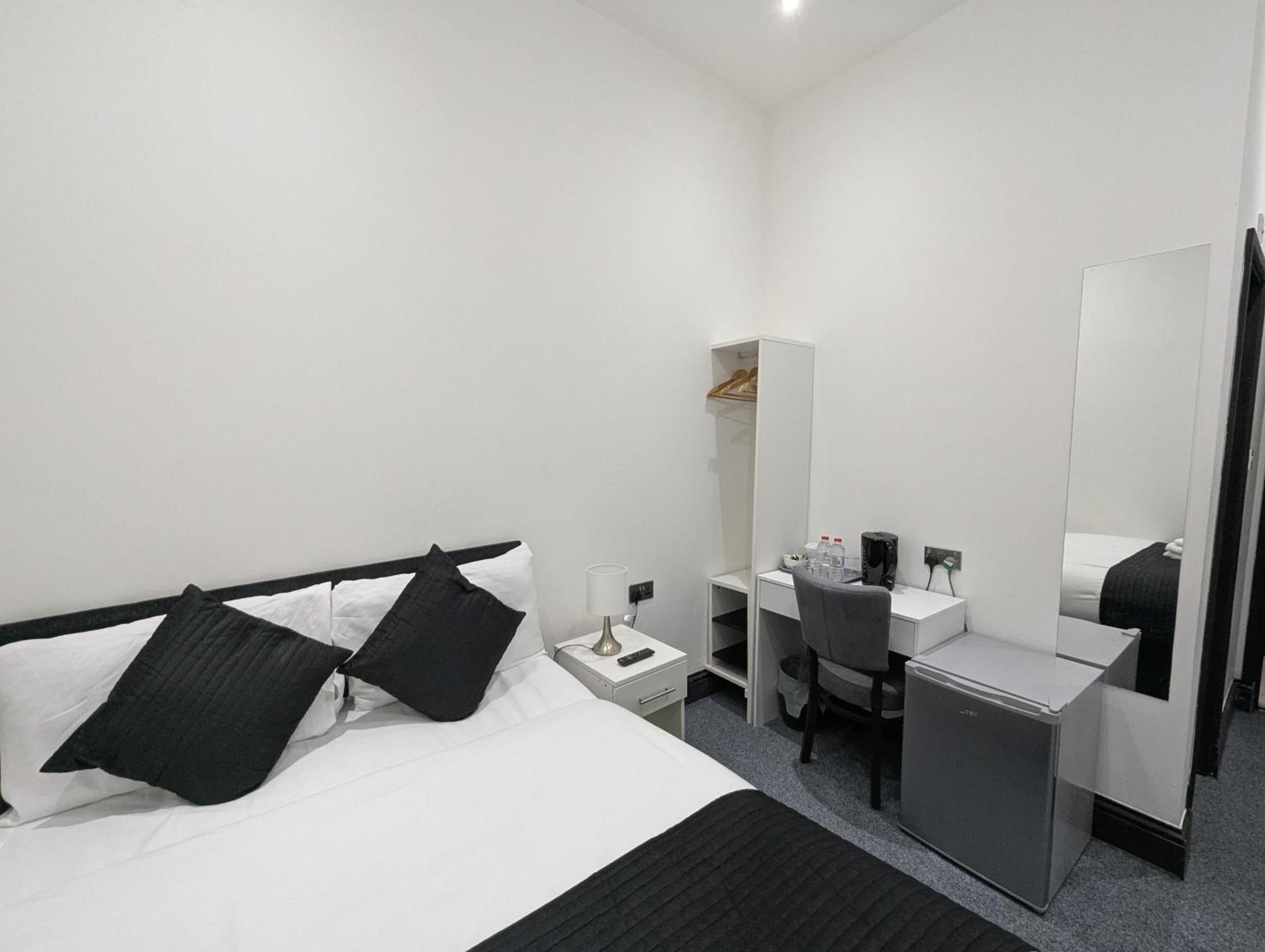 Oyo Firs Lodge London Heathrow Χάνσλοου Εξωτερικό φωτογραφία