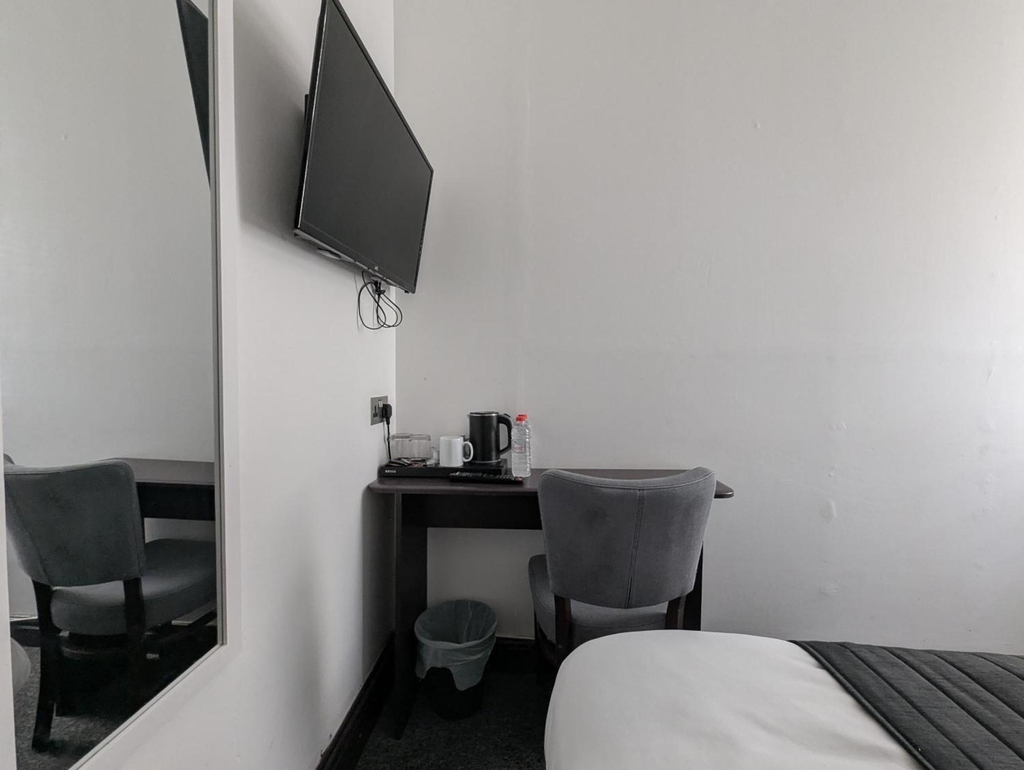 Oyo Firs Lodge London Heathrow Χάνσλοου Εξωτερικό φωτογραφία