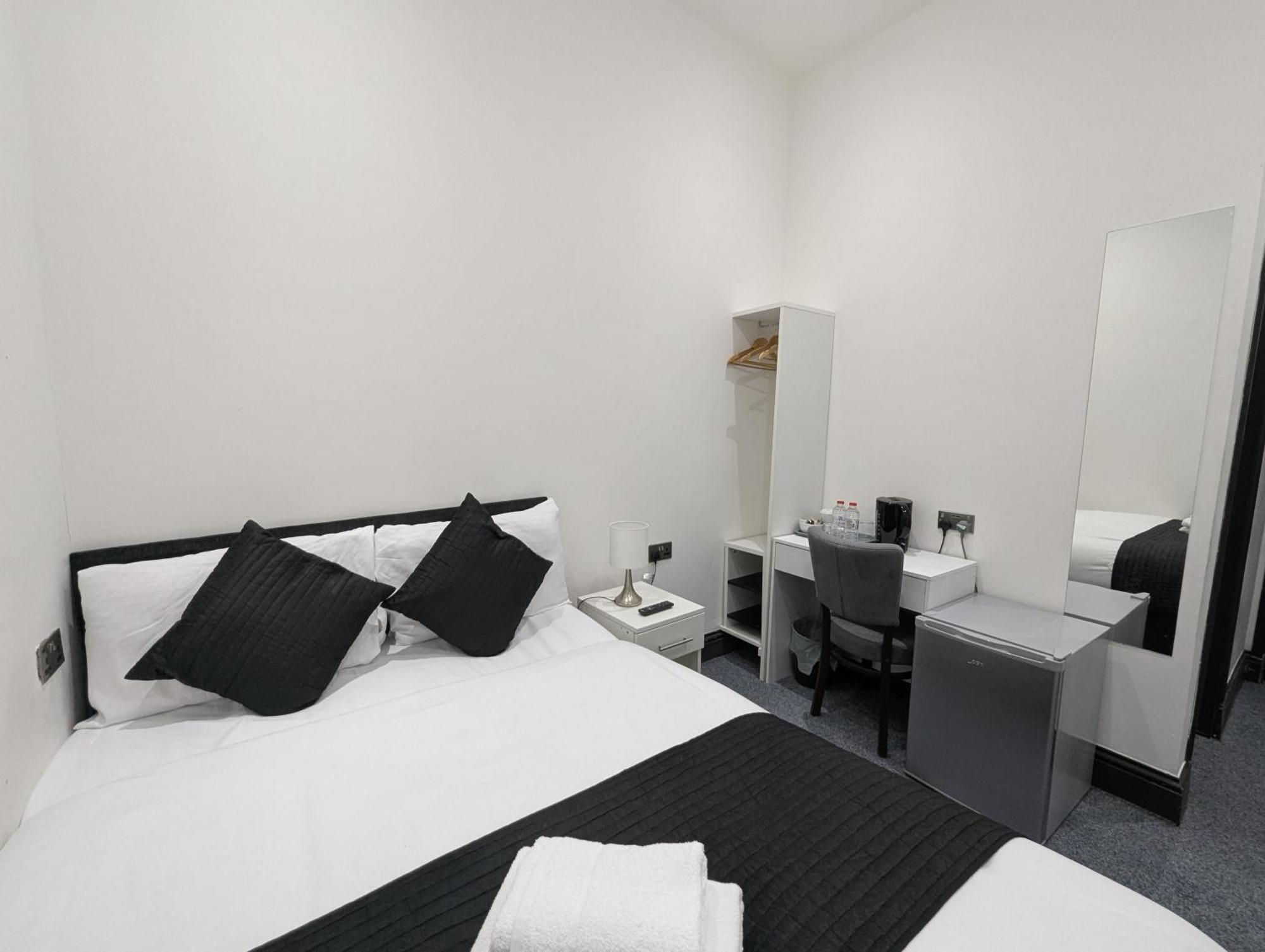 Oyo Firs Lodge London Heathrow Χάνσλοου Εξωτερικό φωτογραφία