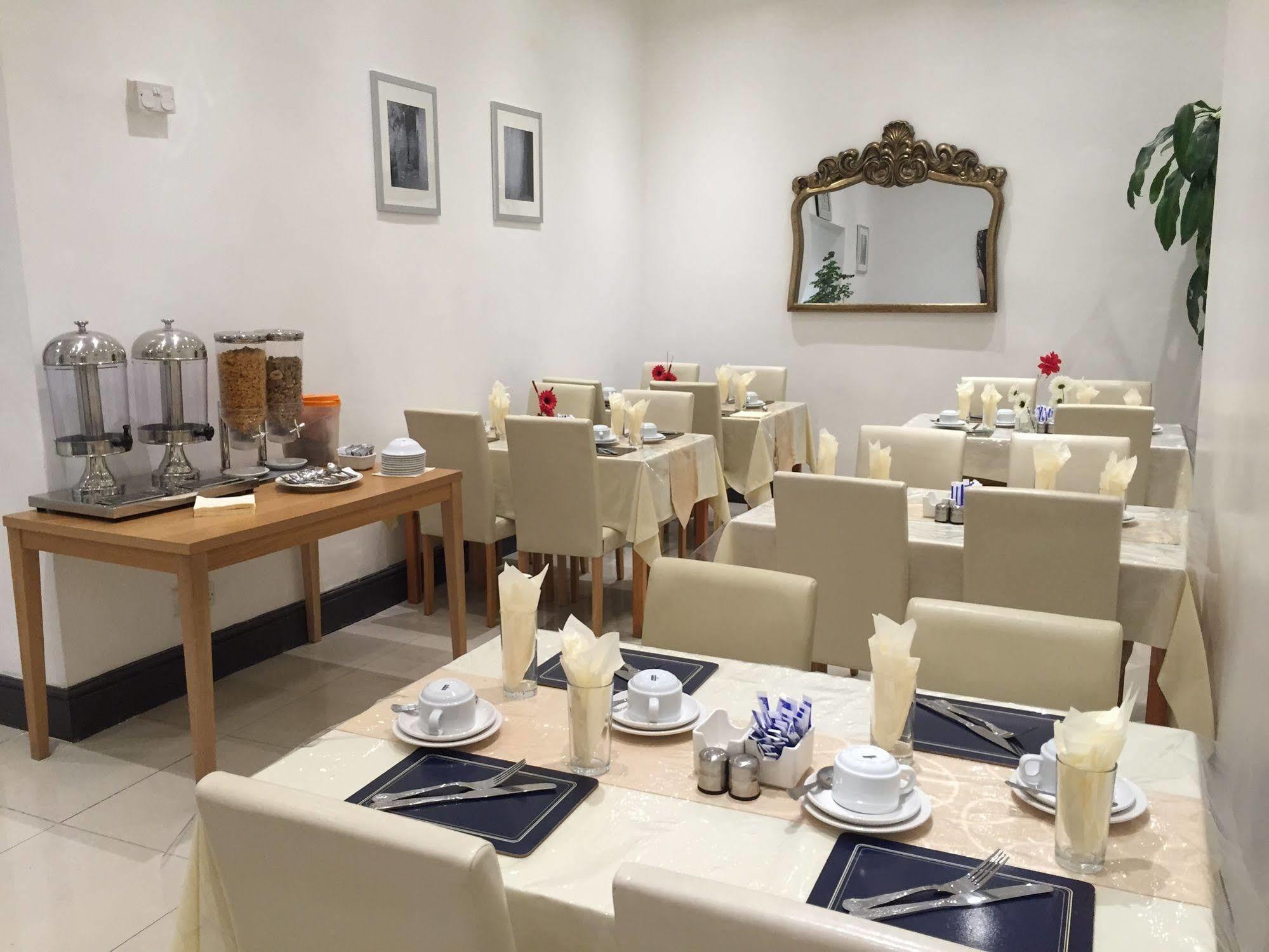Oyo Firs Lodge London Heathrow Χάνσλοου Εξωτερικό φωτογραφία