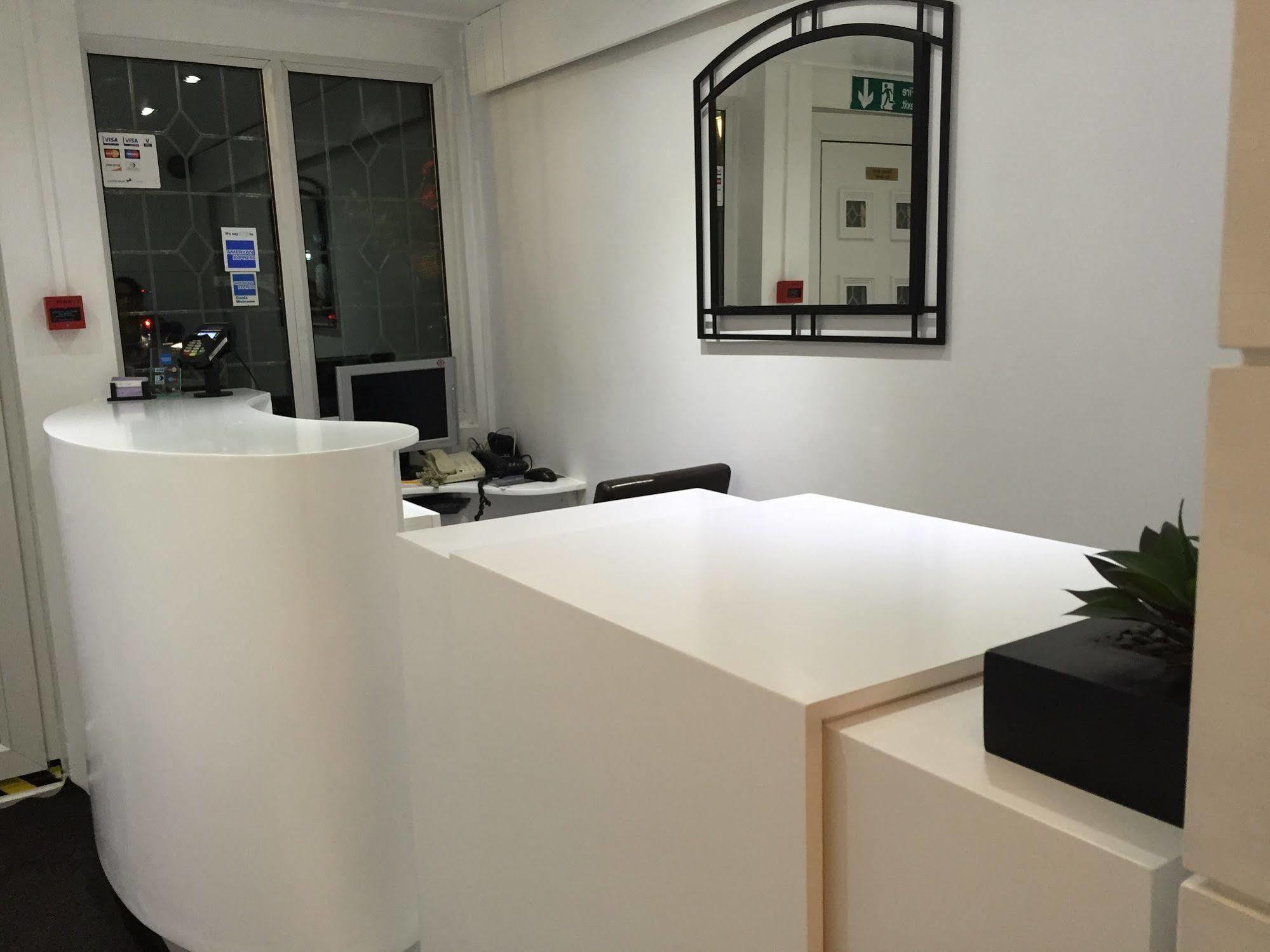 Oyo Firs Lodge London Heathrow Χάνσλοου Εξωτερικό φωτογραφία